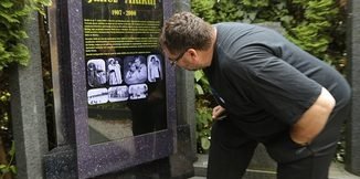 Первое в истории цифровое надгробие установили на кладбище в Словении 