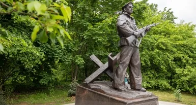 У Музея Победы в Москве был открыт памятник военным морякам