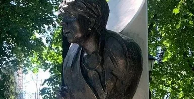 В Москве открыли памятник Галине Волчек