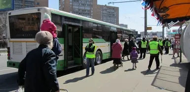 В столице будут работать особые автобусные маршруты до кладбищ в Троицкую родительскую субботу