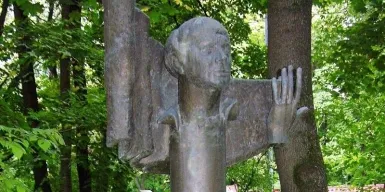 Запланирована реставрация могилы Юрия Завадского на Ваганьковском кладбище