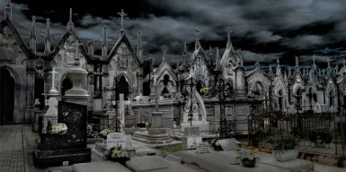 «Газета.ru» составила список лучших мест для кладбищенского туризма