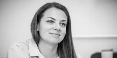 В последний путь торжественно проводили Алену Мешкову