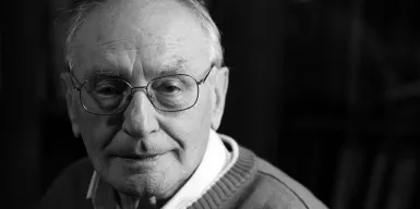 На Леоновском кладбище Москвы простились с филологом Юрием Манном