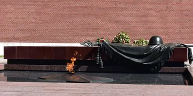 Патриарх Кирилл возложил венок к Могиле Неизвестного Солдата