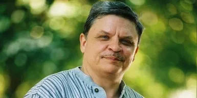 Умер известный поэт и переводчик Андрей Добрынин