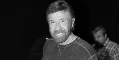 Актер и мастер единоборств Чак Норрис умер на 86-м году жизни