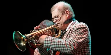 Служба Ritual.ru организовала похороны джазмена Германа Лукьянова