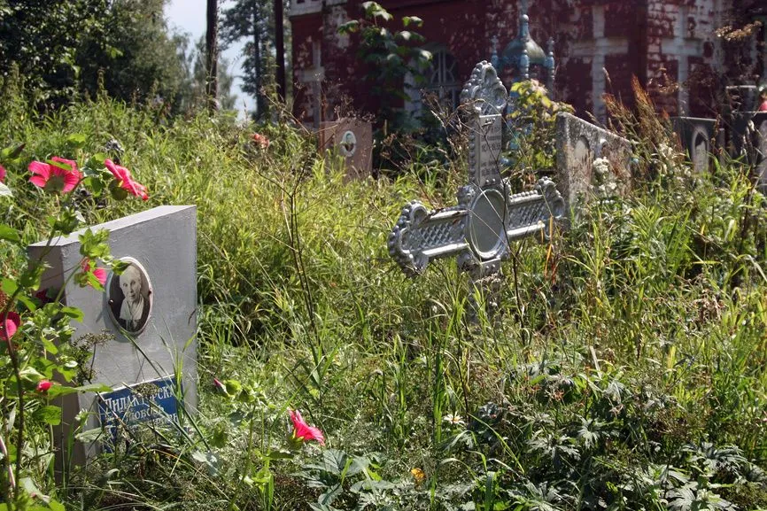 Заброшенное кладбище в России