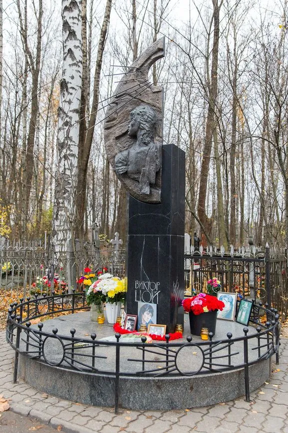 Фото могилы Виктора Цоя