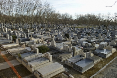 Как купить место на кладбищах Европы