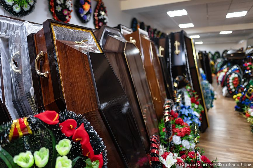 Как организовать похороны без переплат с учётом пособия на погребение – Примеры