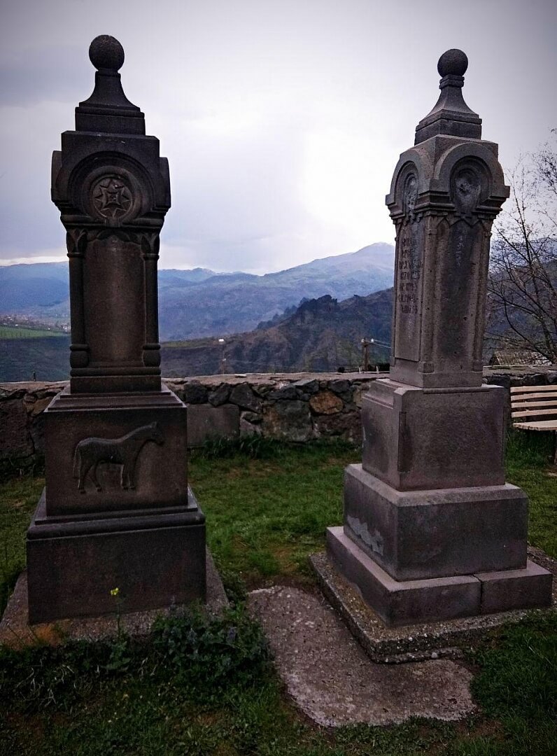 Символы на могилах армян